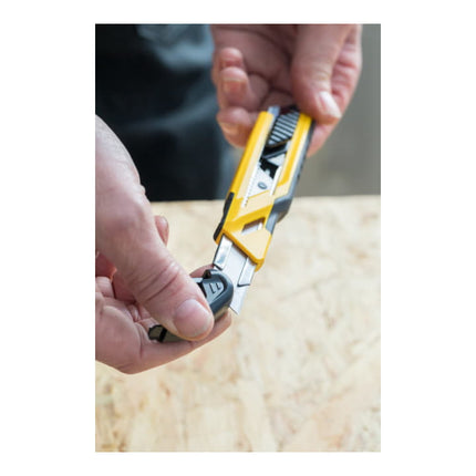 Coltello STANLEY AUTOLOCK larghezza 18 mm lunghezza 175 mm ( 4000787675 )