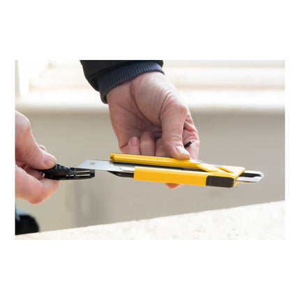 Coltello STANLEY AUTOLOCK larghezza 18 mm lunghezza 175 mm ( 4000787675 )