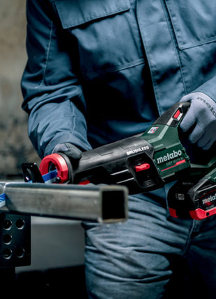 Metabo SSEP 18 LT BL Akku Säbelsäge 18 V 32 mm Brushless + 2x LiHD Akku 4,0 Ah + Ladegerät + Metabox