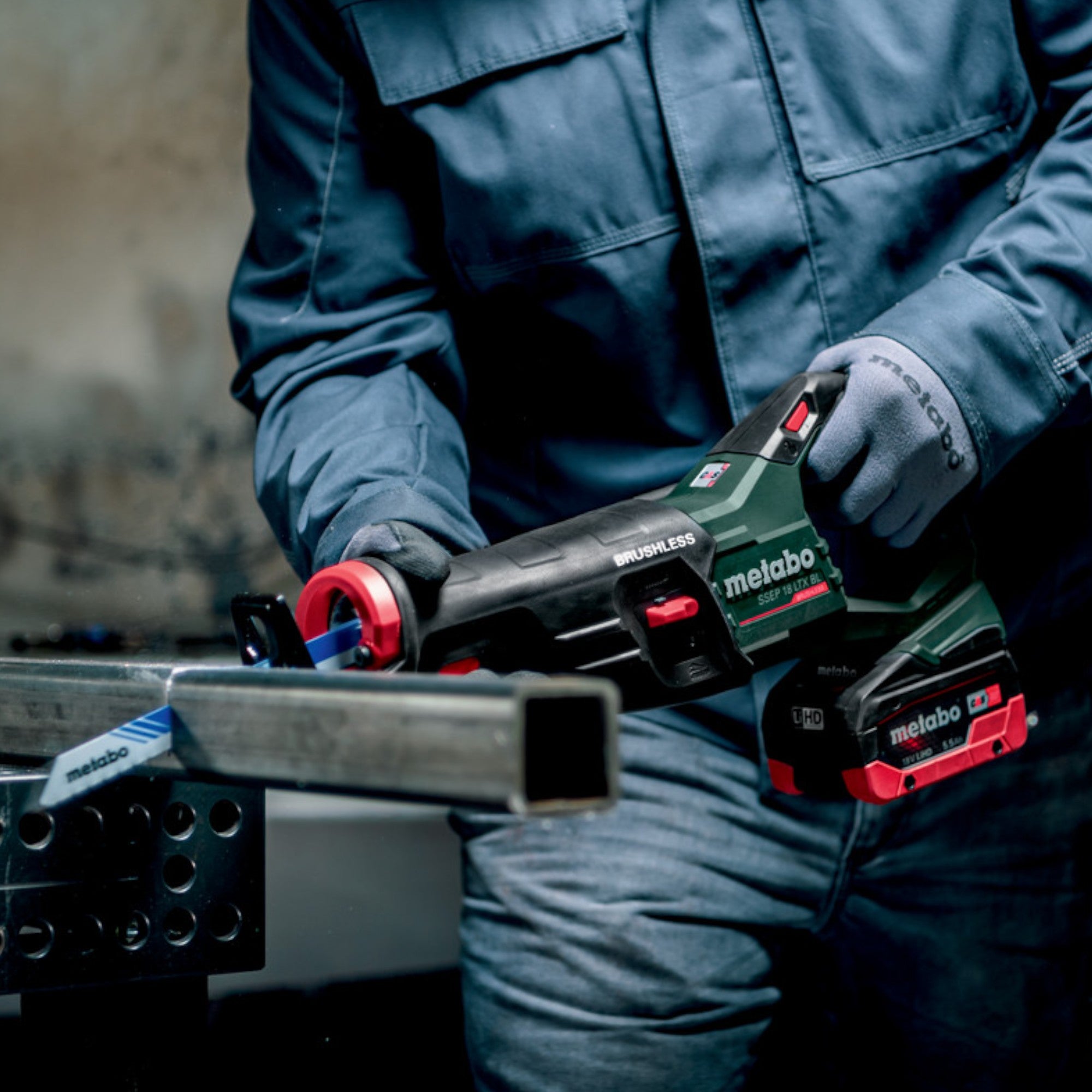 Metabo SSEP 18 LT BL Akku Saebelsaege 18 V 32 mm Brushless 2x LiHD Akku 8 0 Ah Ladegeraet Metabox 4 - toolbrothers