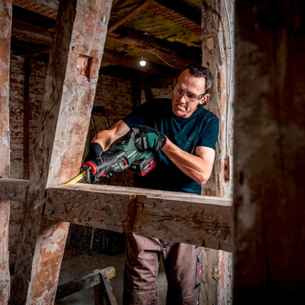 Akumulatorowa pilarka szablasta Metabo SSEP 18 LT BL 18 V 32 mm bezszczotkowa + 2x akumulator LiHD 5,5 Ah + ładowarka