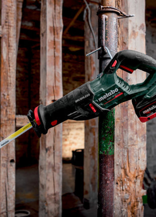 Scie sabre à batterie Metabo SSEP 18 LT BL 18 V 32 mm sans balais + 2 batteries LiHD 8,0 Ah + chargeur