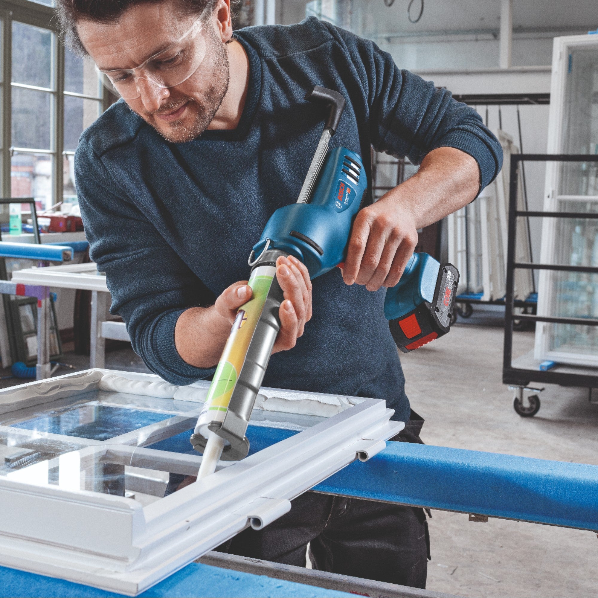 Bosch GCG 18V 310 Professional Akku Kartuschenpresse 18 V 310 ml 3 5 kN 1x Akku 4 0 Ah Ladegeraet 4 - toolbrothers