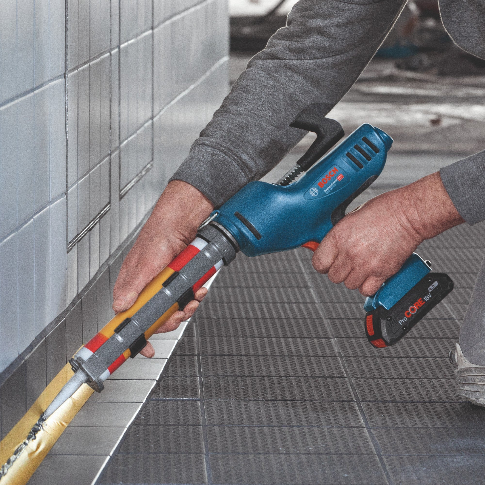 Bosch GCG 18V 310 Professional Akku Kartuschenpresse 18 V 310 ml 3 5 kN 2x ProCORE Akku 4 0 Ah Ladegeraet 4 - toolbrothers