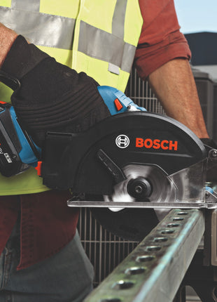 Bosch GKM 18V-50 Professional Scie circulaire portative pour le métal sans fil 18 V 136 mm Brushless + 1x batterie 4,0 Ah + L-Boxx - sans chargeur