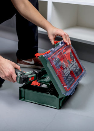 Metabo PowerMaxx SB Basic Set Perceuse-visseuse à percussion sans fil 12 V 34 Nm ( 600385710 ) + 2x batterie 2,0 Ah + chargeur + 41 pces. d'accessoires + coffret