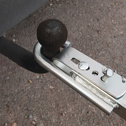 Barra de remolque ( 4000818362 ) acero galvanizado 5,1 kg rojo-blanco