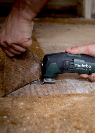 Metabo PowerMaxx MT 12 Outil multifonctions sans fil 12 V + 2x 2,0 Ah batterie + chargeur + kit accessoires de ponçage 18 pièces + metaBOX 145 ( 613089510 )