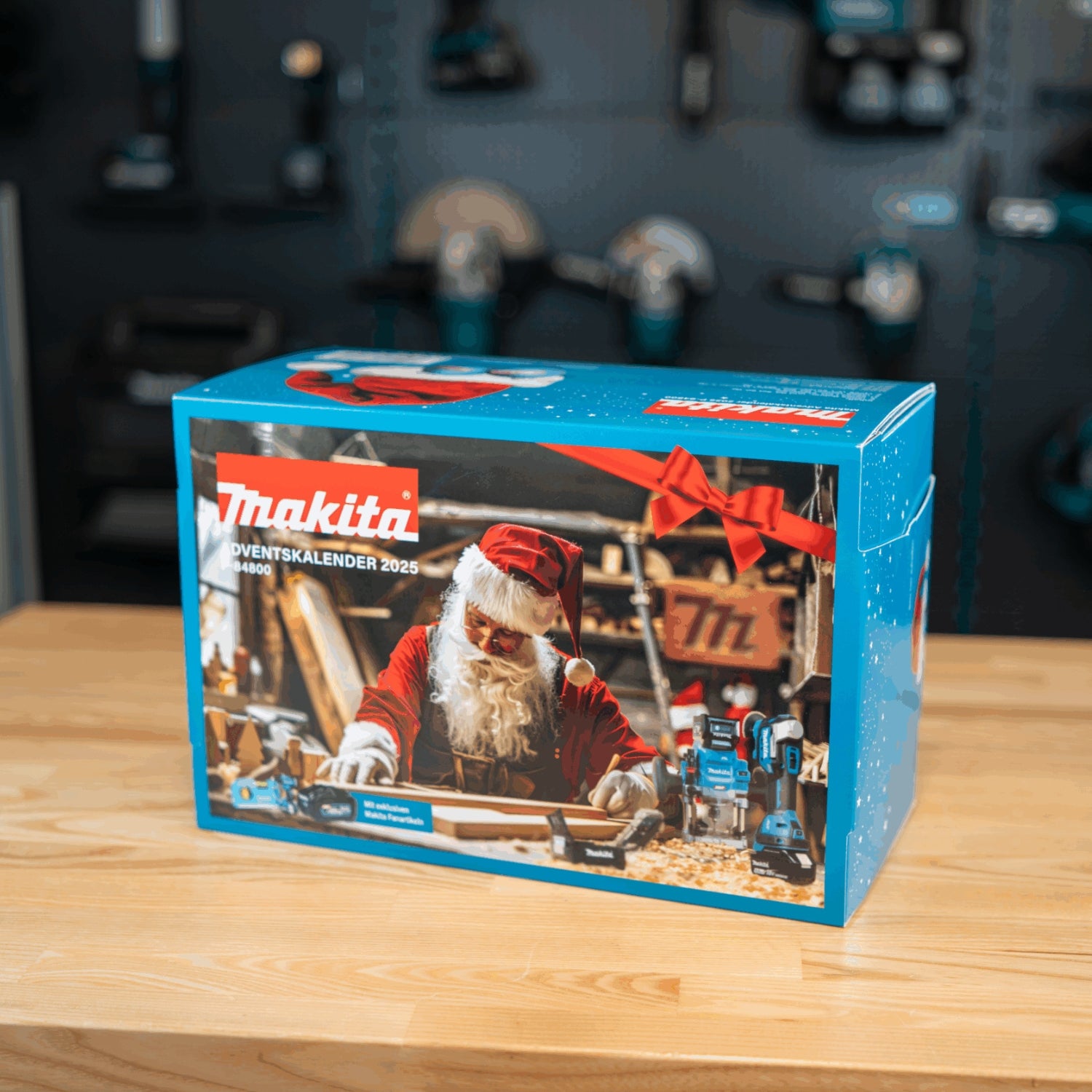 Makita Adventskalender 2025 P 84816 24 Tuerchen voller Power berraschungen und Fanliebe 1 - toolbrothers