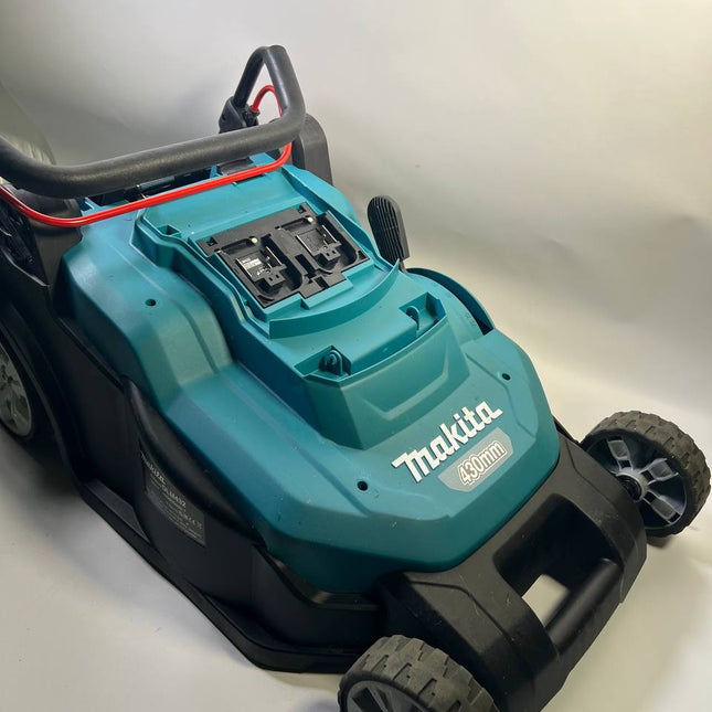 Makita DLM 432 Z Akku Rasenmaeher 36 V 2x 18 V 43 cm Brushless Solo Gebraucht 0 - toolbrothers