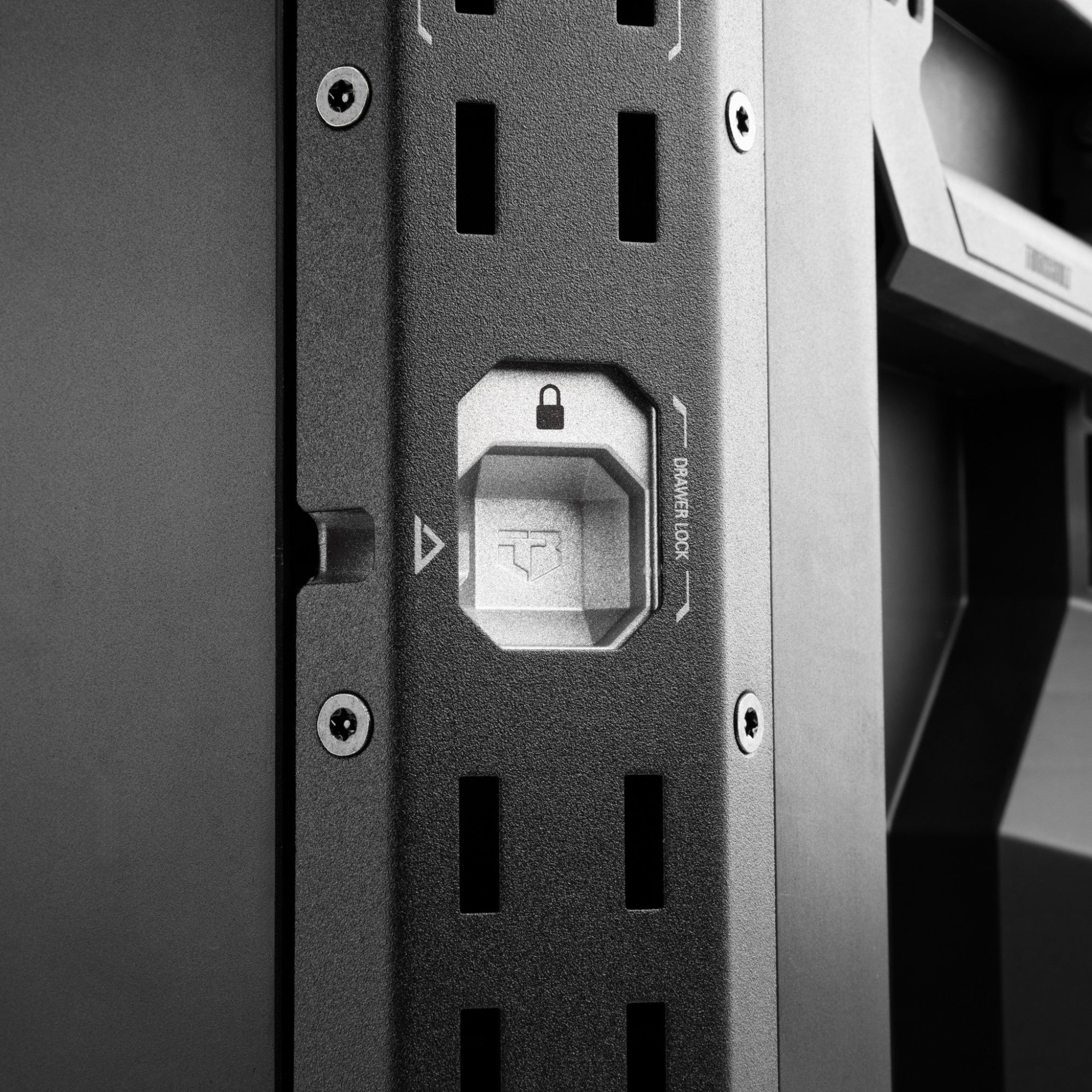 Toughbuilt STACKTECH rollbare Werkzeug Box abschliessbar mit 2 Schubladen TB B1 D R92  4 - toolbrothers