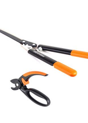 Fiskars Set 1x HS92 PowerGear Heckenschere  + 1x Fiskars P43 Amboss Gartenschere 20 mm - Toolbrothers