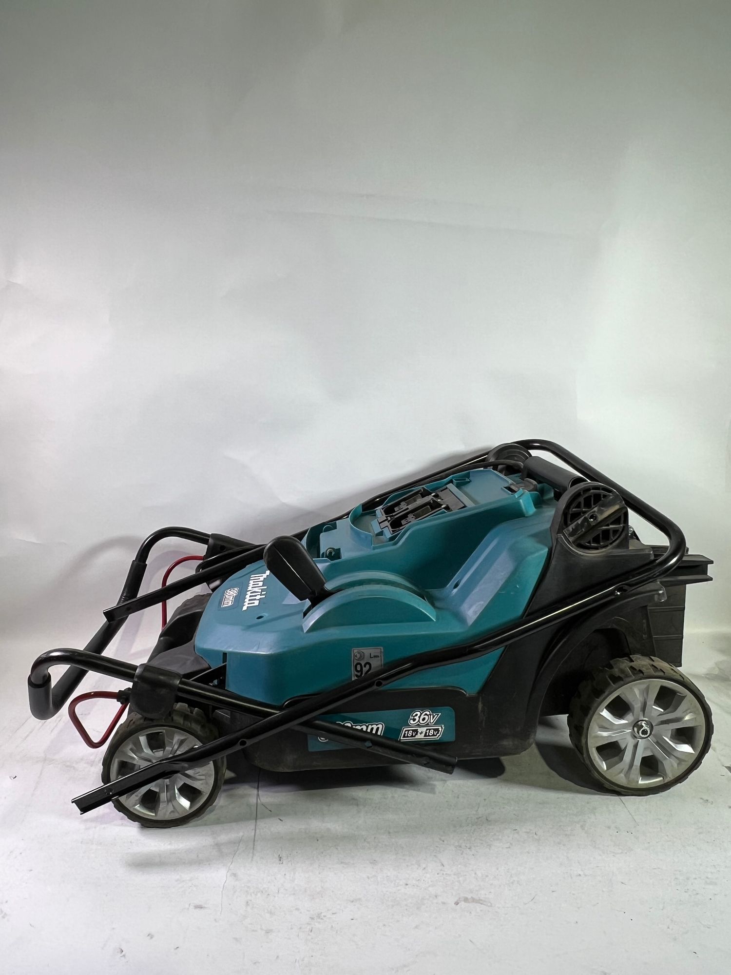 Makita DLM 382 Z Akku Rasenmaeher 36 V 2x 18 V 38 cm 40 l Solo ohne Akku ohne Ladegeraet Reparaturgeraet 0 - toolbrothers