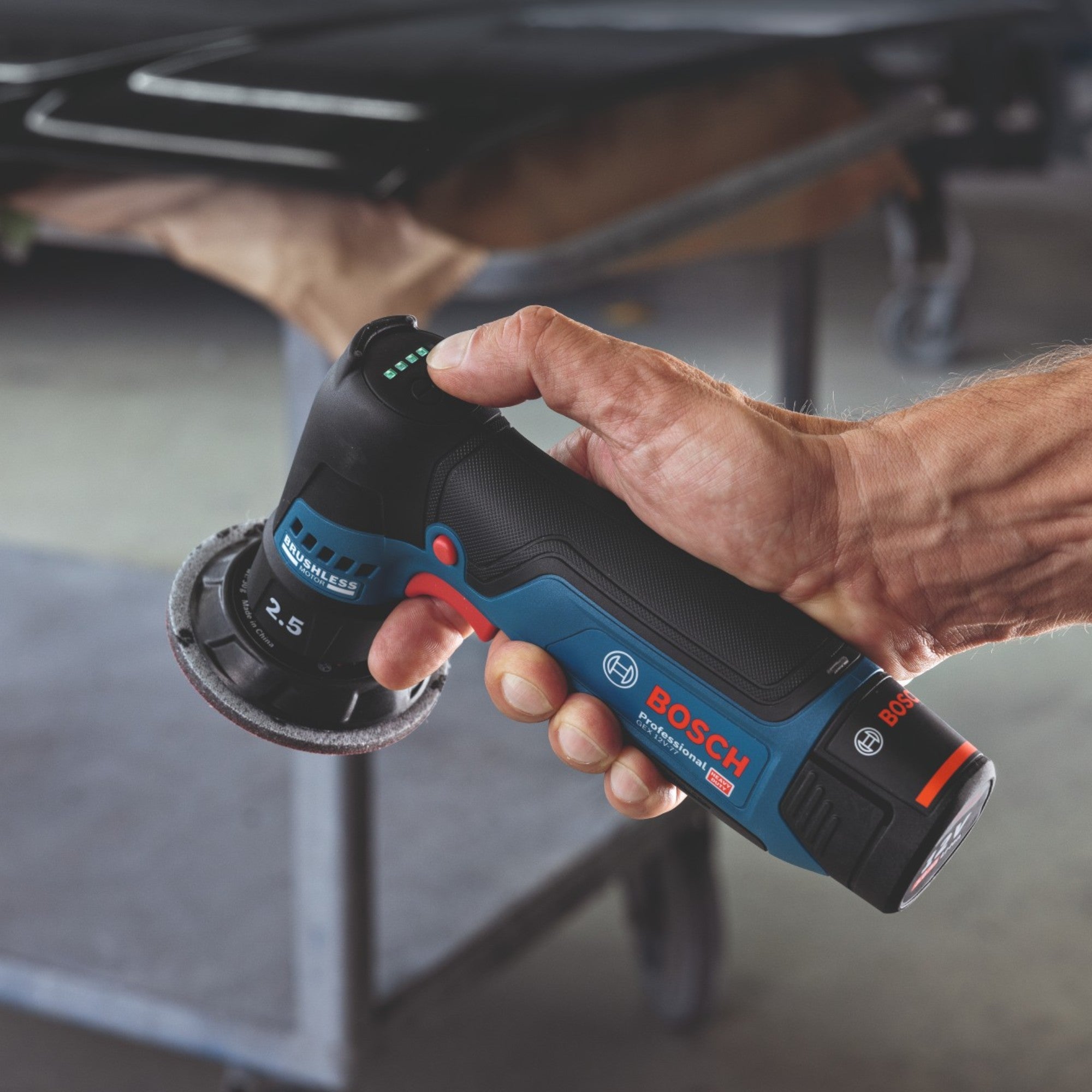 Bosch GEX 12V 77 Akku Exzenterschleifer 12 V 77 mm Brushless 2x Akku 6 0 Ah Ladegeraet 4 - toolbrothers
