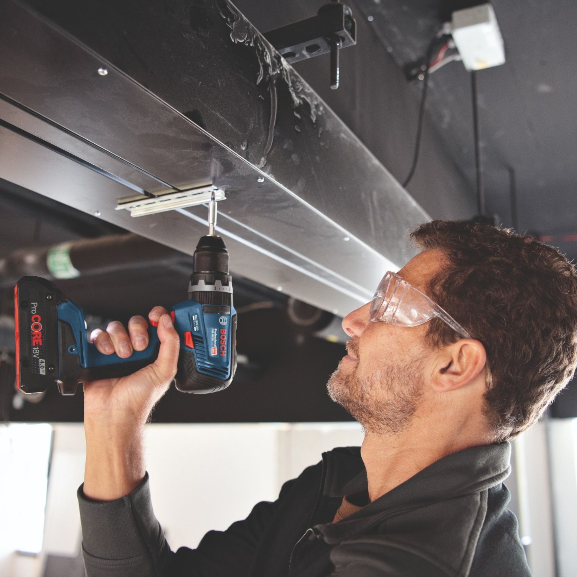 Bosch GSB 18V 55 Professional Akku Schlagbohrschrauber 18 V 55 Nm Brushless 1x Akku 2 0 Ah Ladegeraet 4 - toolbrothers