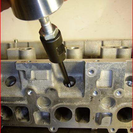 KS TOOLS Juego universal de escariado de bujía de incandescencia M8 x 1, 8 pzs ( 152.1020 )