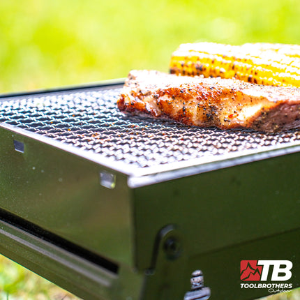 Toolbrothers Griglia a carbonella portatile per il campeggio, da allestire senza attrezzi 43 x 29 x 23 cm nero cromato Smoker BBQ Pit Grill