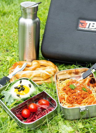 Toolbrothers Bolsa de almuerzo Fan en estuche rígido, bolsa de transporte, bolsa de almuerzo impermeable con lonchera de acero inoxidable y tapa de bambú de 1200 ml + botella de acero inoxidable de 600 ml + cubiertos multifuncionales 4 en 1