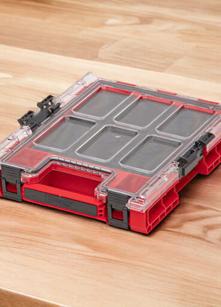 Qbrick System ONE Organizer M MFI RED ULTRA HD apilable 365 x 265 x 77 mm 2,5 l IP66 con inserto de espuma